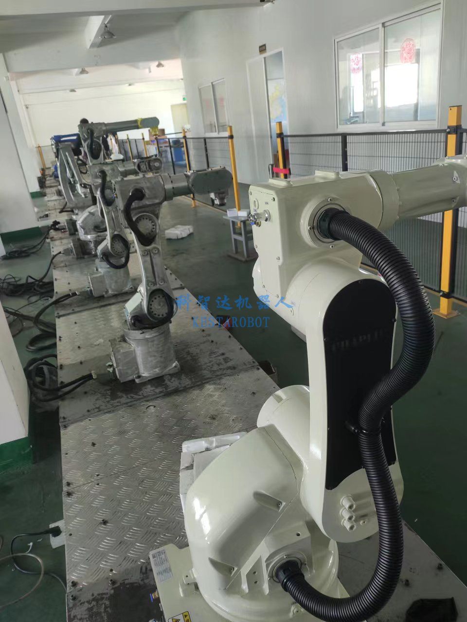 四軸關(guān)節(jié)機(jī)器人批量生產(chǎn)中(圖14) 四軸關(guān)節(jié)機(jī)器人批量生產(chǎn)中(圖14)