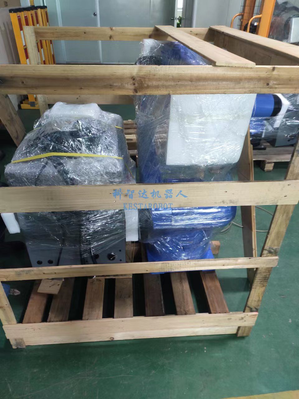 四軸關(guān)節(jié)機(jī)器人批量生產(chǎn)中(圖7) 四軸關(guān)節(jié)機(jī)器人批量生產(chǎn)中(圖7)